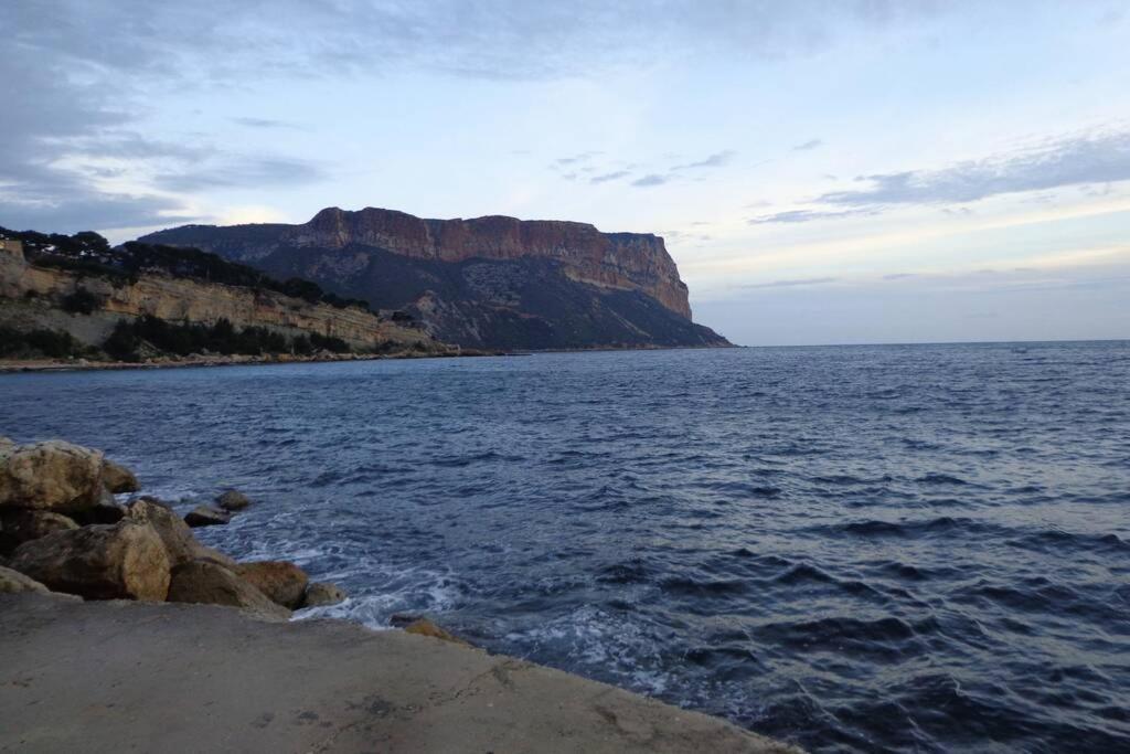 Vue Cap Canaille Et Proche Centre * Cassis